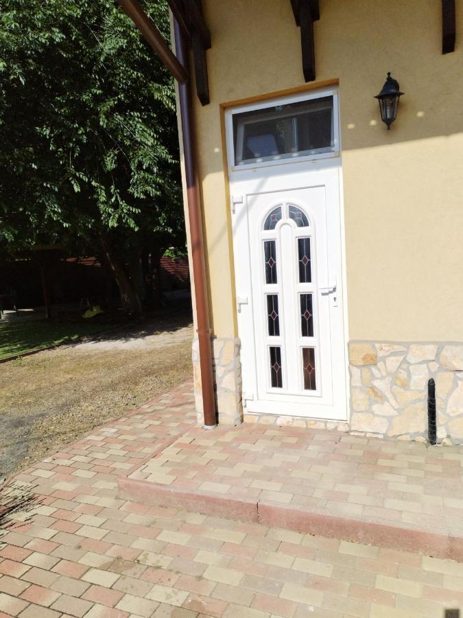 Levendula Apartmanhaz Hajduszoboszlo Luaran gambar