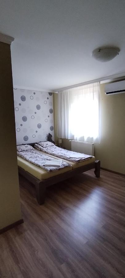 Levendula Apartmanhaz Hajduszoboszlo Luaran gambar