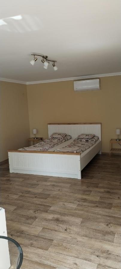 Levendula Apartmanhaz Hajduszoboszlo Luaran gambar