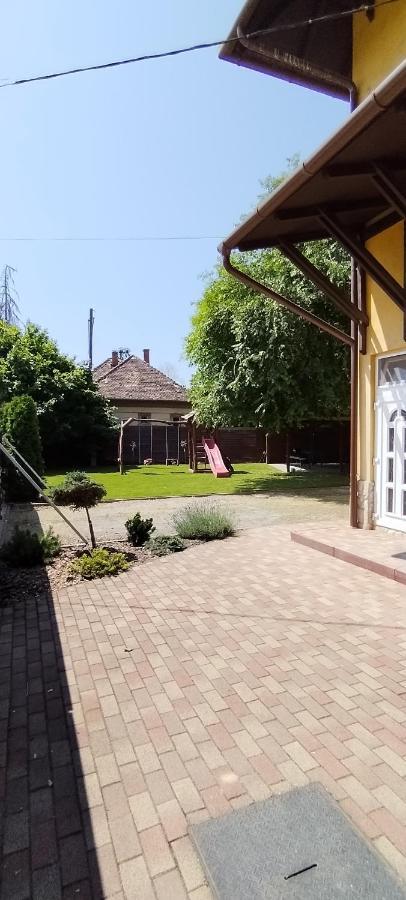 Levendula Apartmanhaz Hajduszoboszlo Luaran gambar