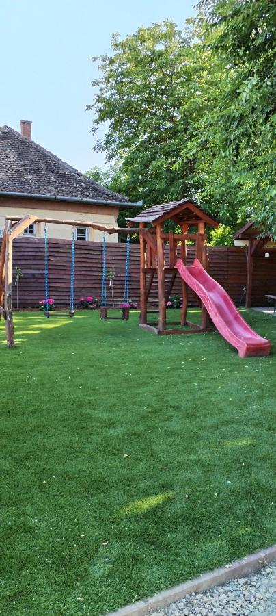 Levendula Apartmanhaz Hajduszoboszlo Luaran gambar